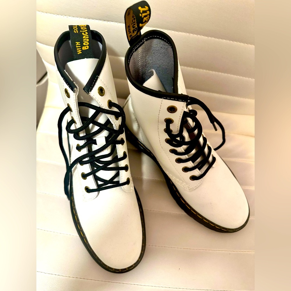 Dr Martens woman’s size 8